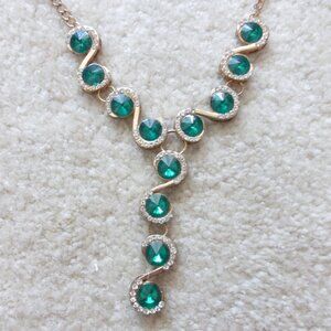 Gold "Y" drop fashion necklace with green stones